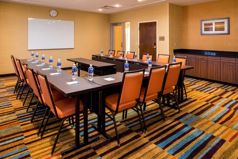Fairfield Inn & Suites By Marriott Akron Stow Bagian luar foto