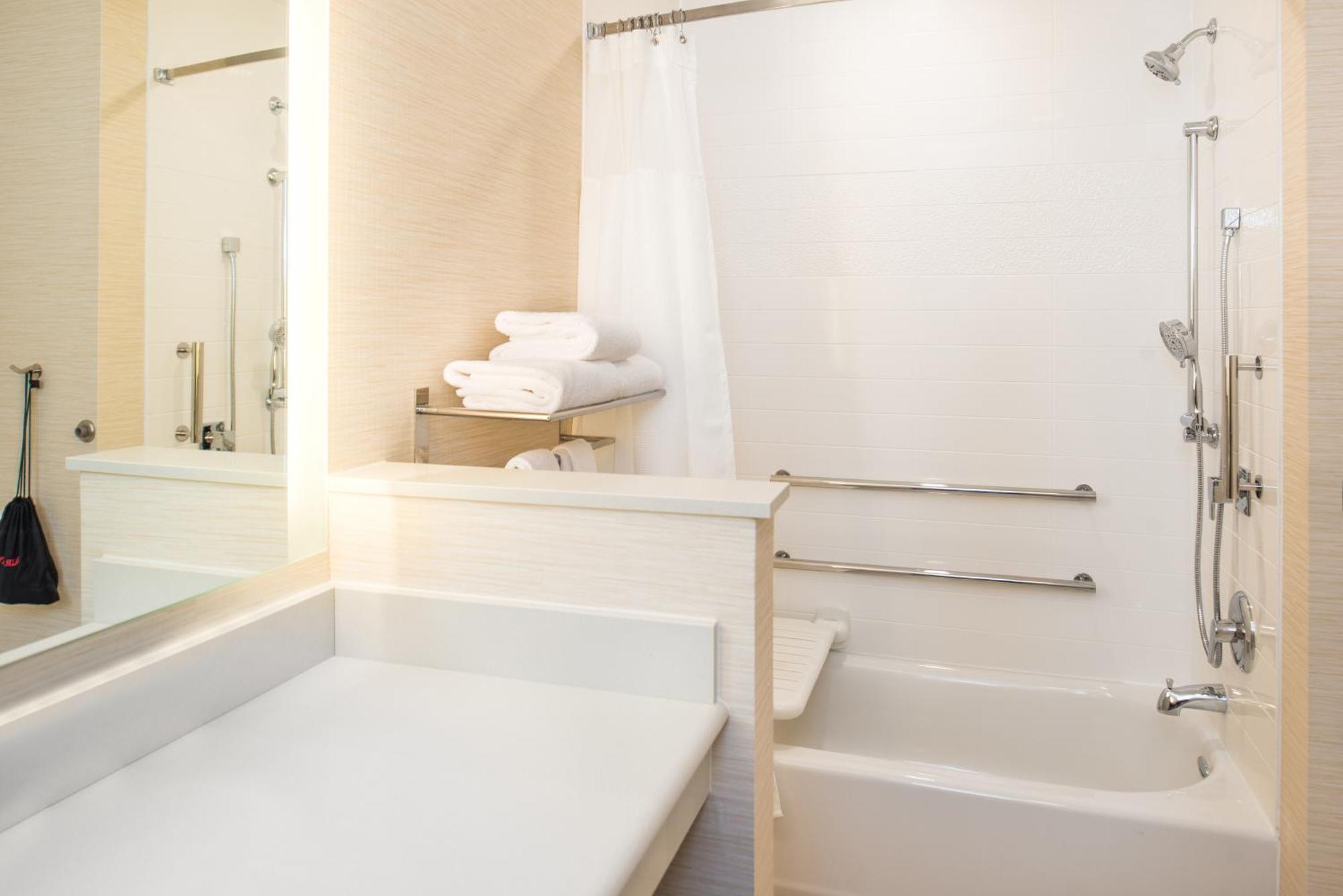 Fairfield Inn & Suites By Marriott Akron Stow Bagian luar foto