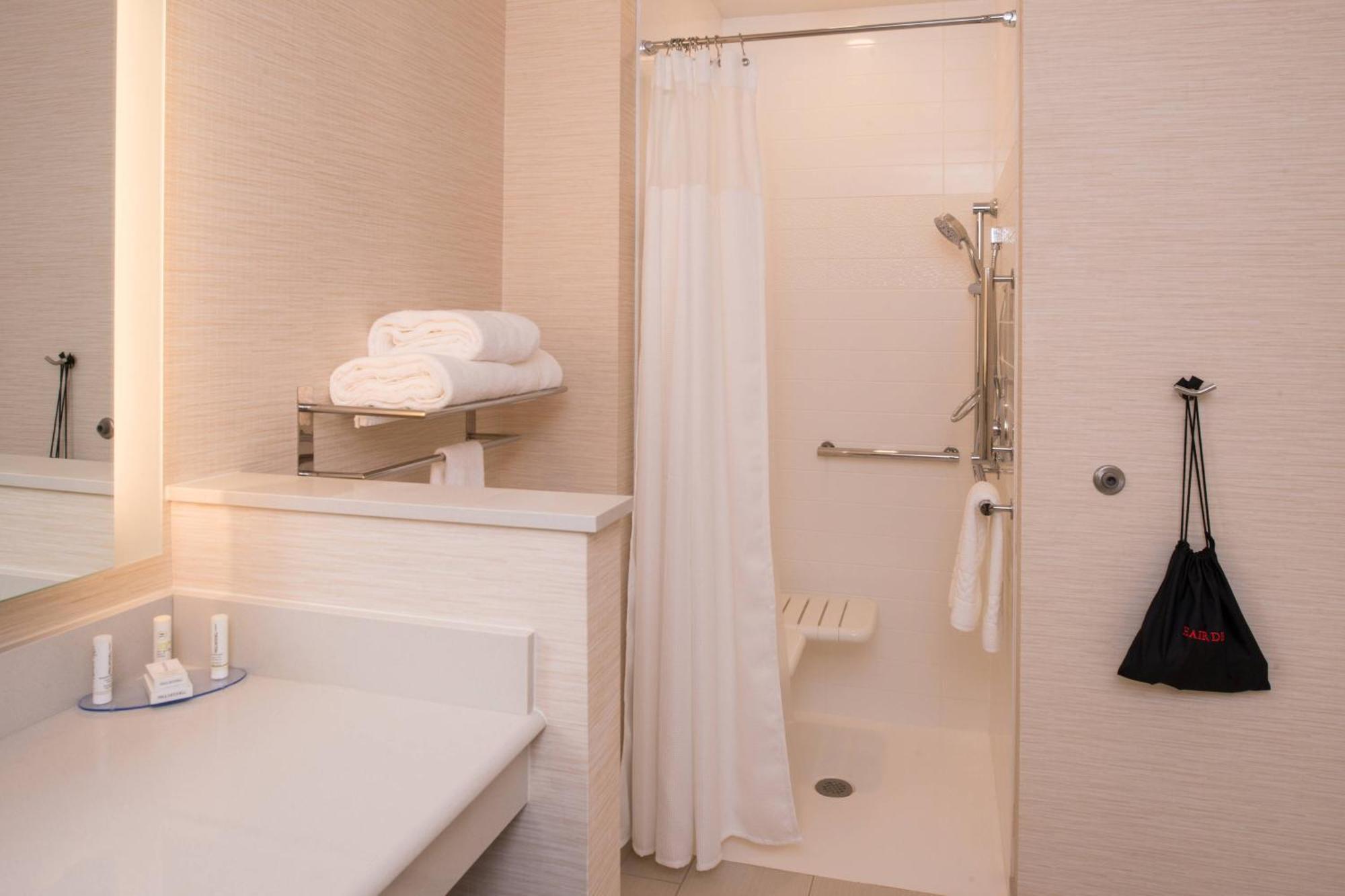 Fairfield Inn & Suites By Marriott Akron Stow Bagian luar foto