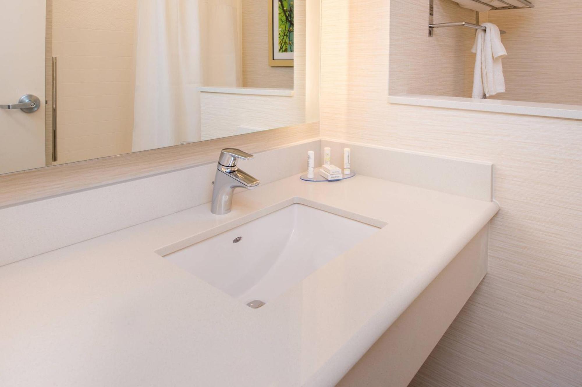 Fairfield Inn & Suites By Marriott Akron Stow Bagian luar foto