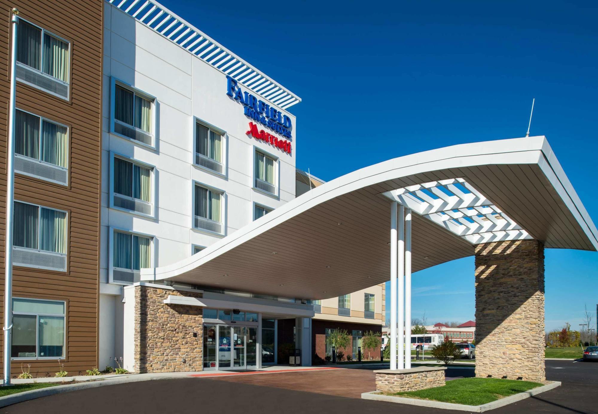 Fairfield Inn & Suites By Marriott Akron Stow Bagian luar foto